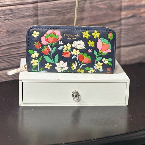Kate Spade Morgan Flower Bed Embossed Zip-around Continental Wallet - Picture 2 of 6